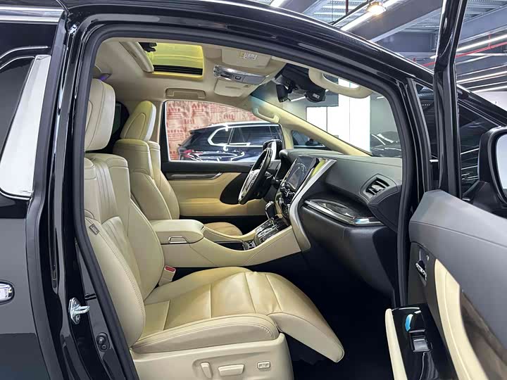 Фото 4 - Toyota Alphard