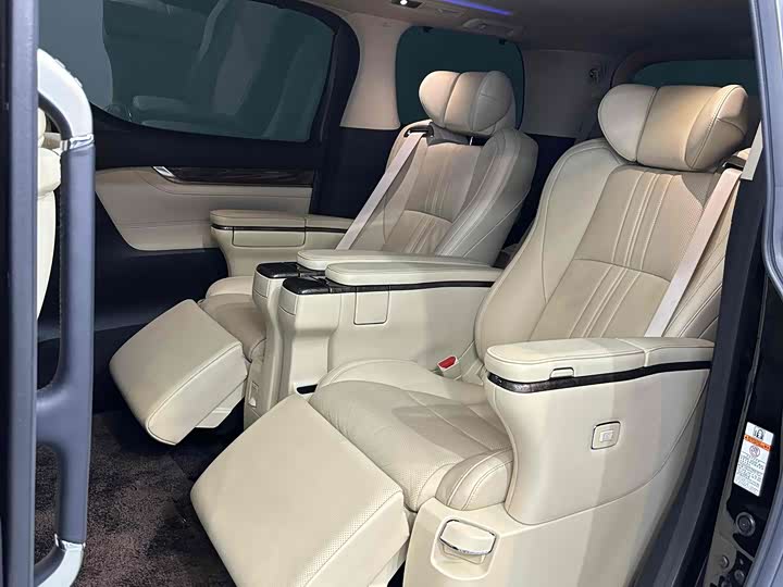 Фото 7 - Toyota Alphard