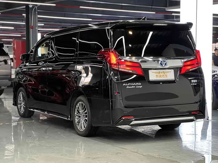 Фото 9 - Toyota Alphard