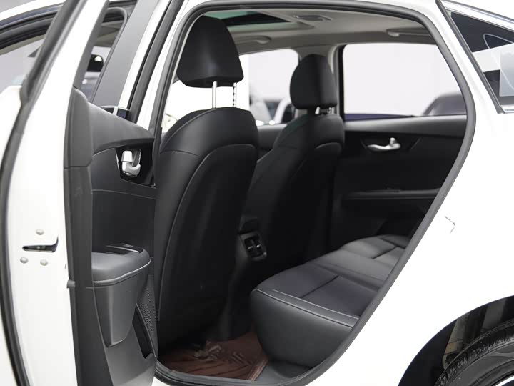 Фото 17 - Kia K3