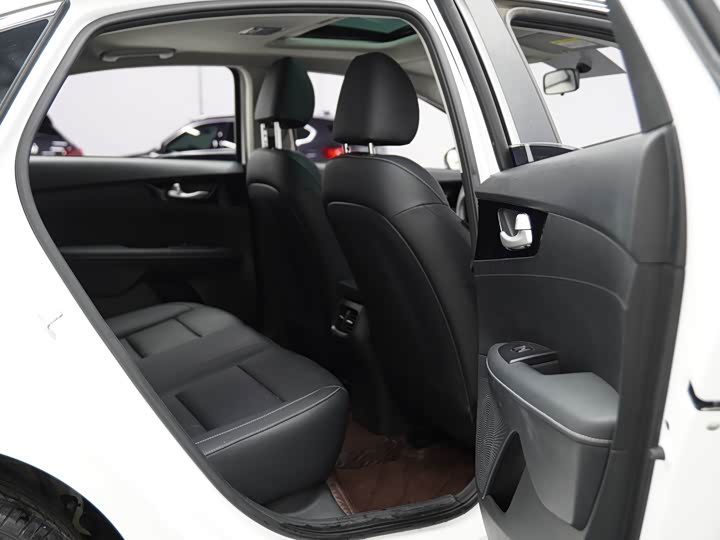 Фото 19 - Kia K3