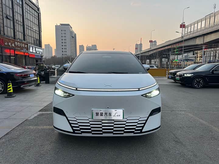 Фото 1 - XPeng X9