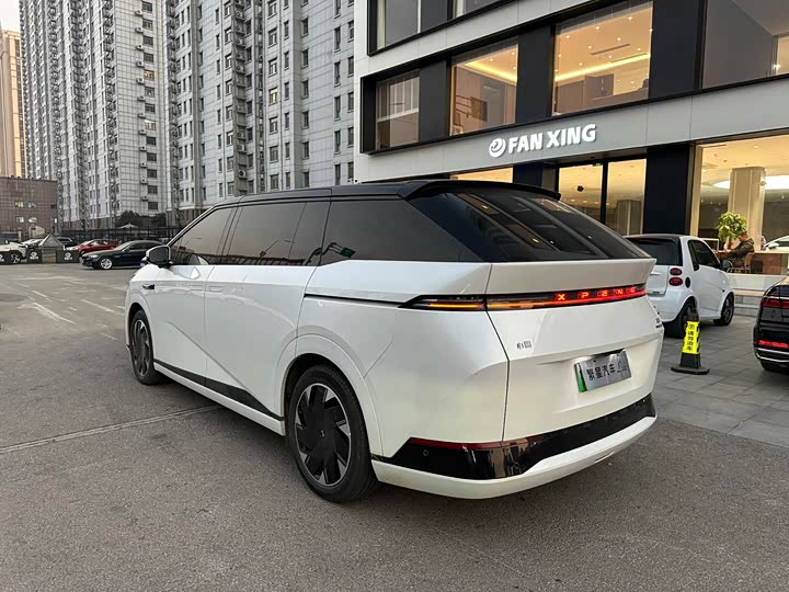 Фото 7 - XPeng X9