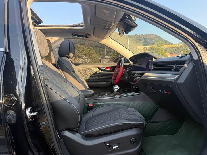 Фото 17 - Hongqi HS5