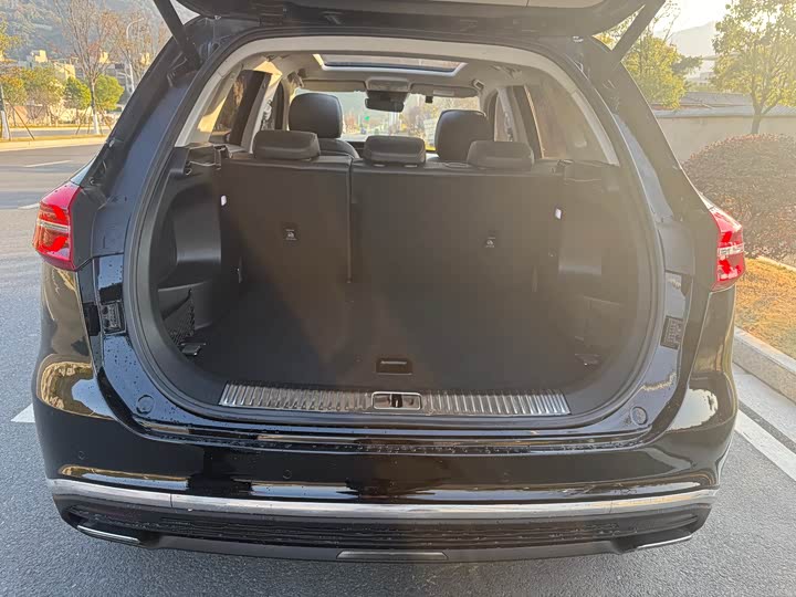 Фото 19 - Hongqi HS5