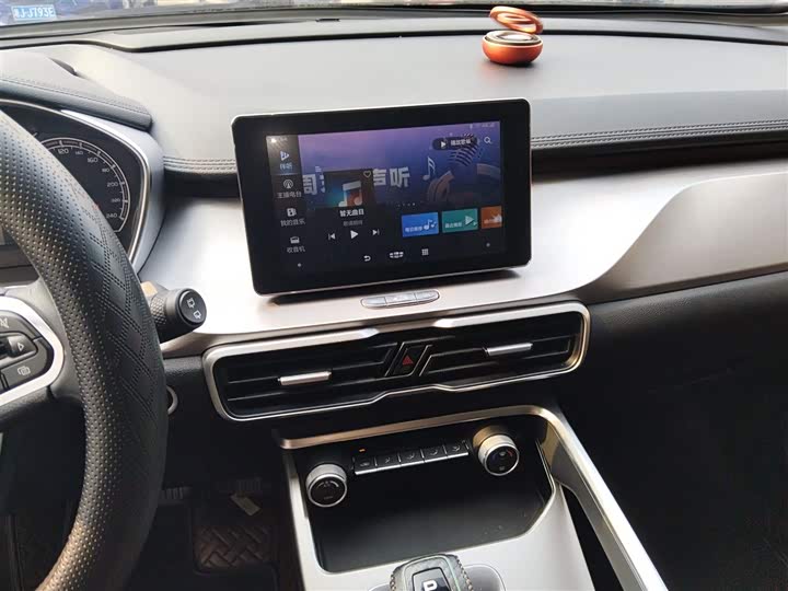 Фото 13 - Geely Coolray