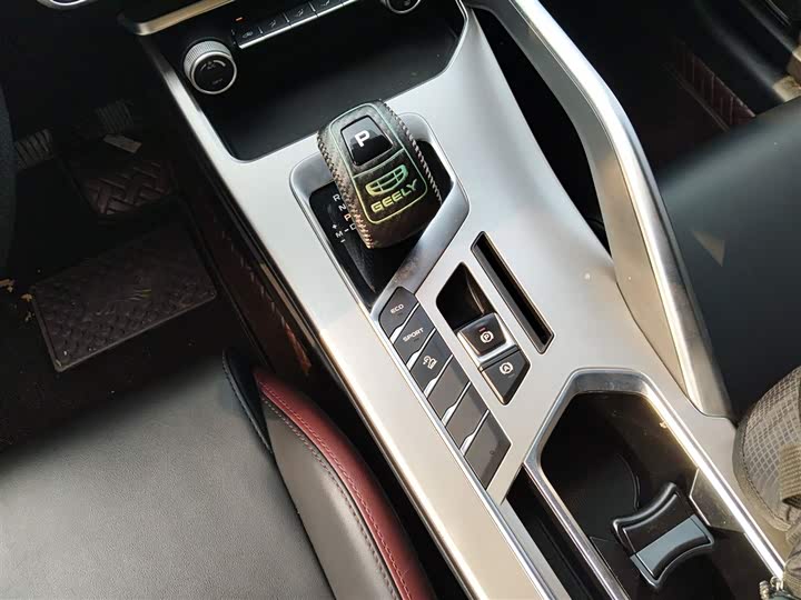 Фото 14 - Geely Coolray