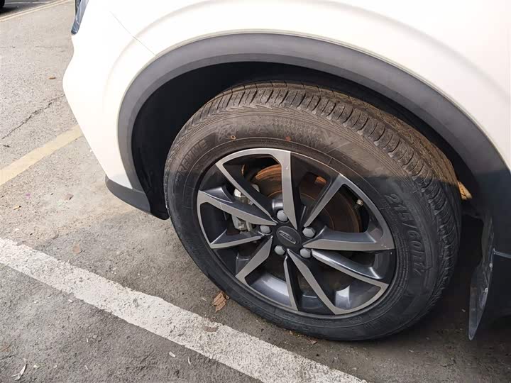 Фото 23 - Geely Coolray