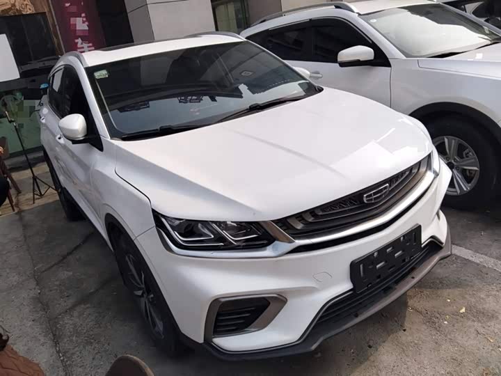 Фото 4 - Geely Coolray