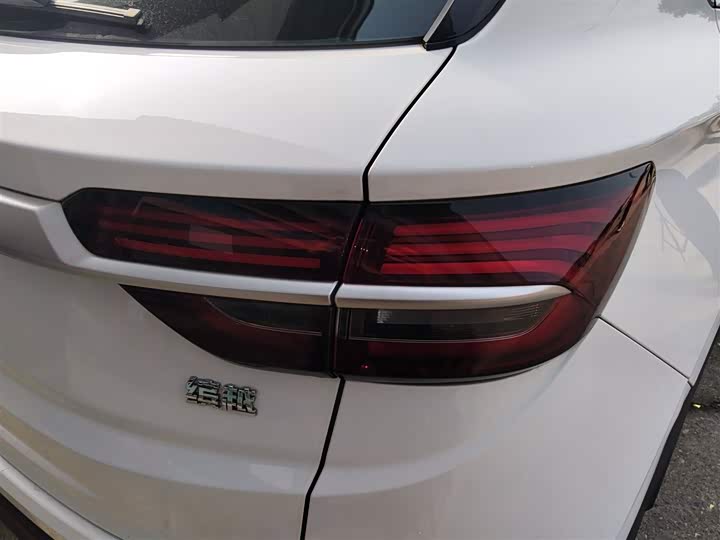 Фото 8 - Geely Coolray