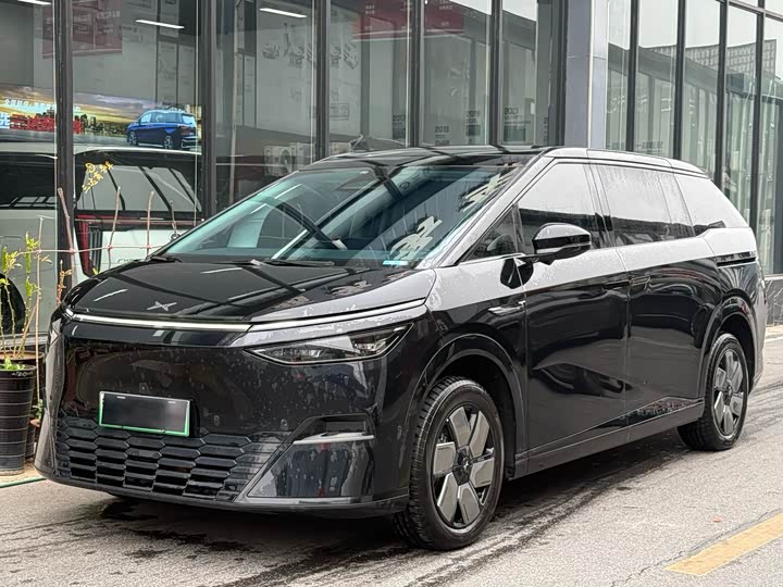 Фото 1 - XPeng X9