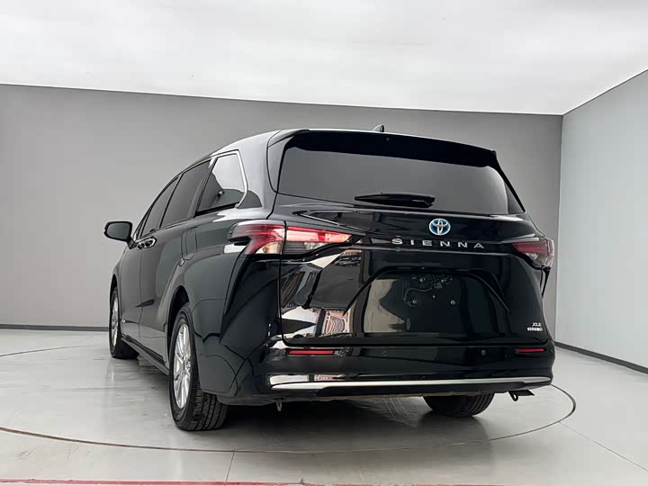 Фото 25 - Toyota Sienna