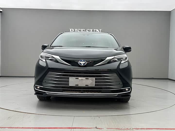 Фото 28 - Toyota Sienna