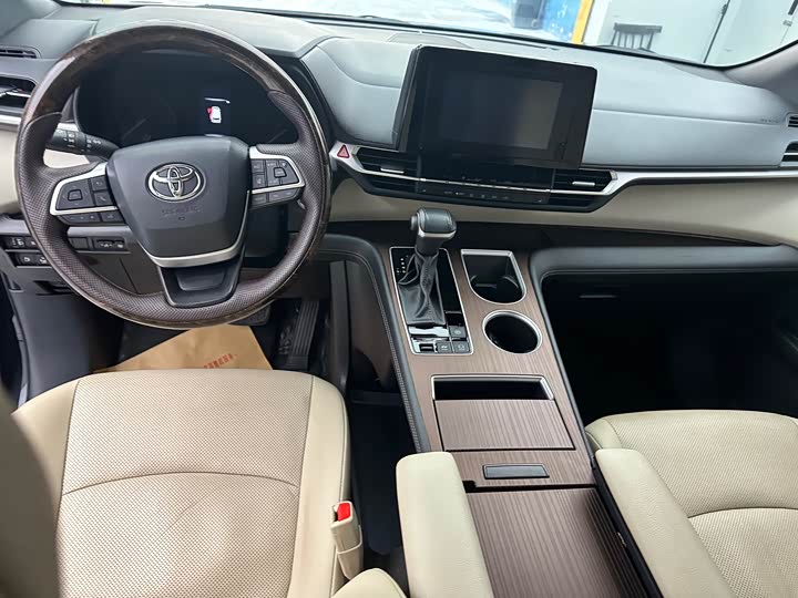 Фото 33 - Toyota Sienna