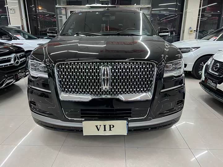 Фото 2 - Lincoln Navigator