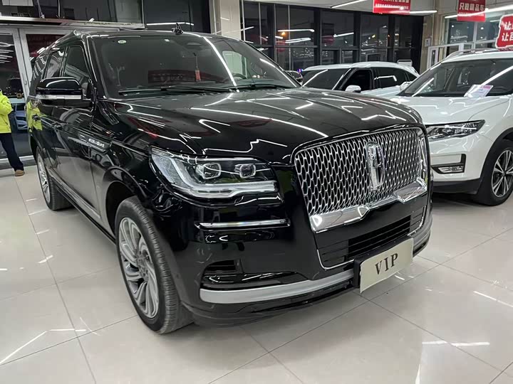 Фото 3 - Lincoln Navigator