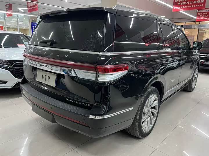 Фото 8 - Lincoln Navigator