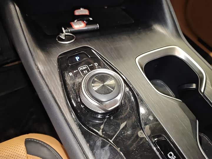 Фото 7 - Lexus RZ