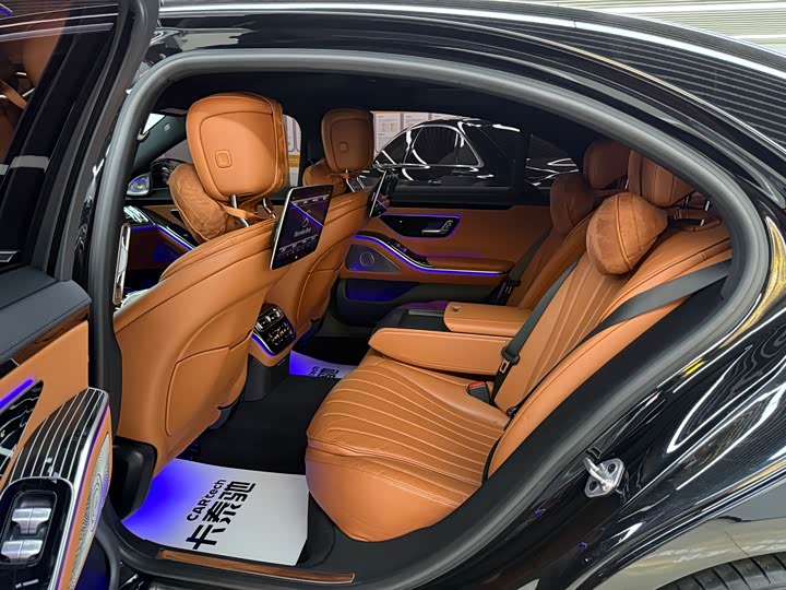 Фото 17 - Mercedes-Benz S-Class