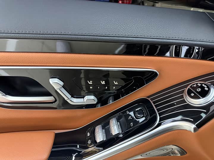 Фото 8 - Mercedes-Benz S-Class