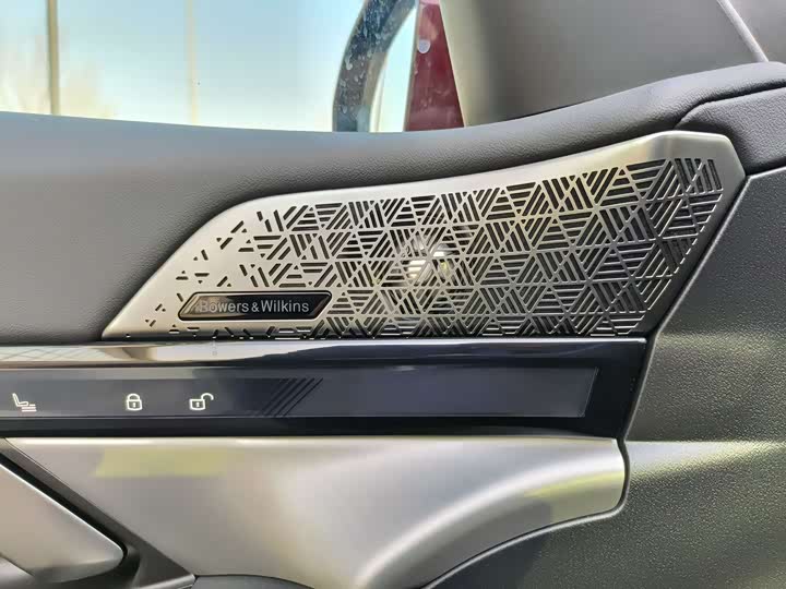 Фото 10 - BMW i5