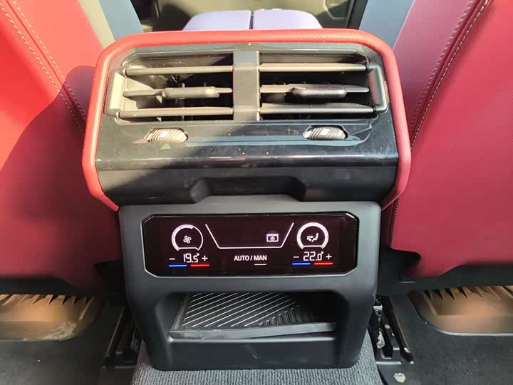 Фото 14 - BMW i5