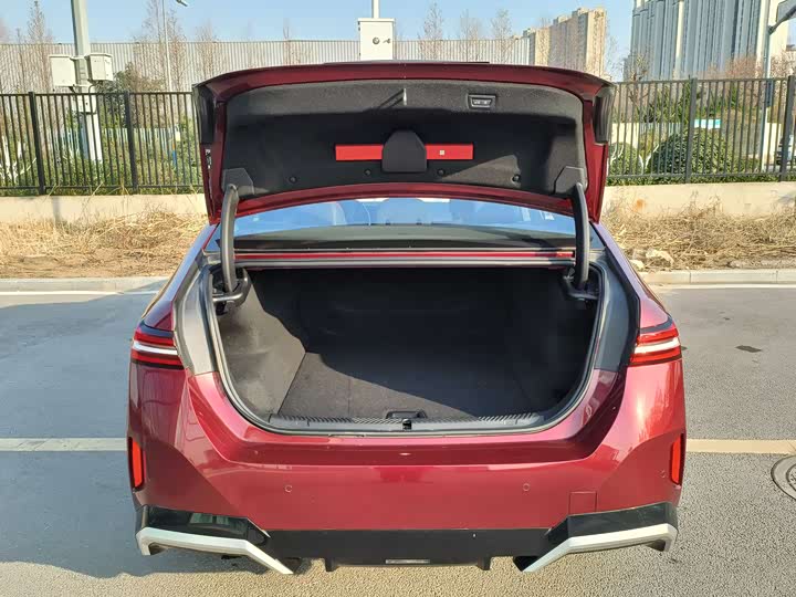 Фото 19 - BMW i5