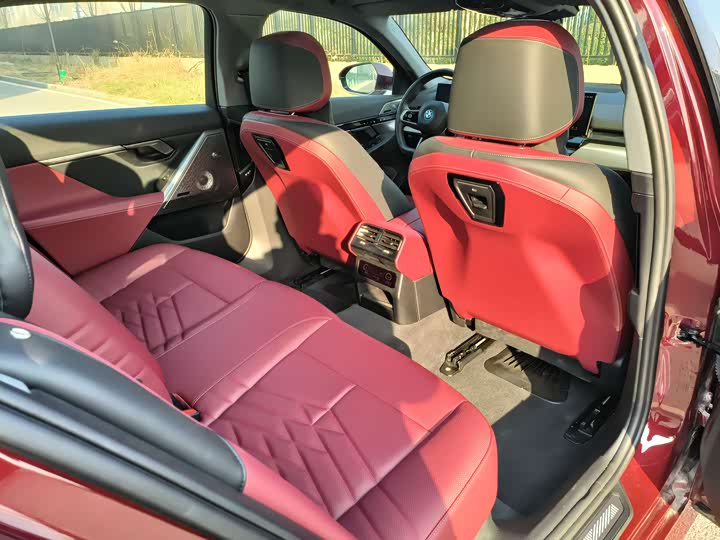 Фото 26 - BMW i5