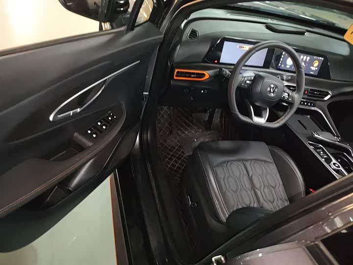 Фото 14 - Changan UNI-T