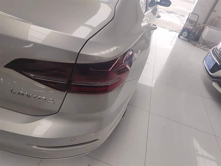 Фото 8 - Volkswagen Lavida