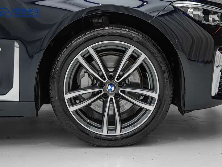 Фото 11 - BMW 7 Series