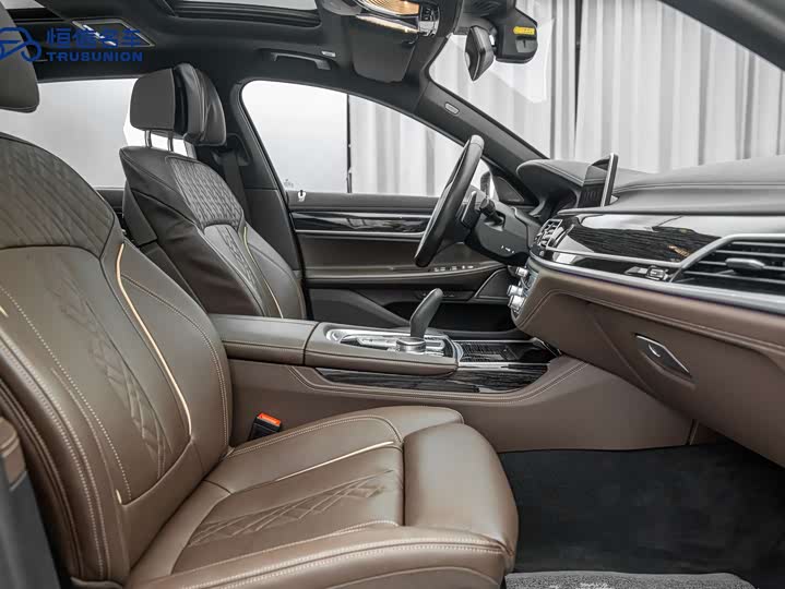 Фото 15 - BMW 7 Series