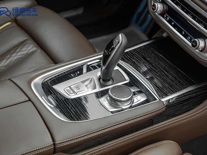 Фото 19 - BMW 7 Series