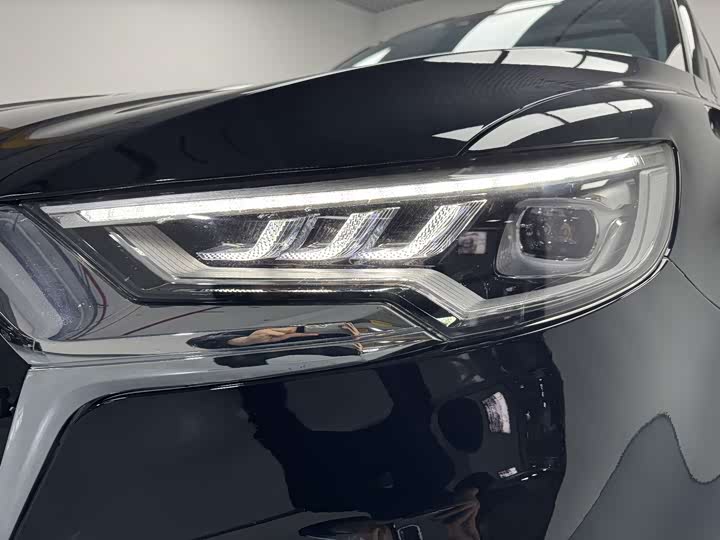 Фото 17 - Hongqi HS5