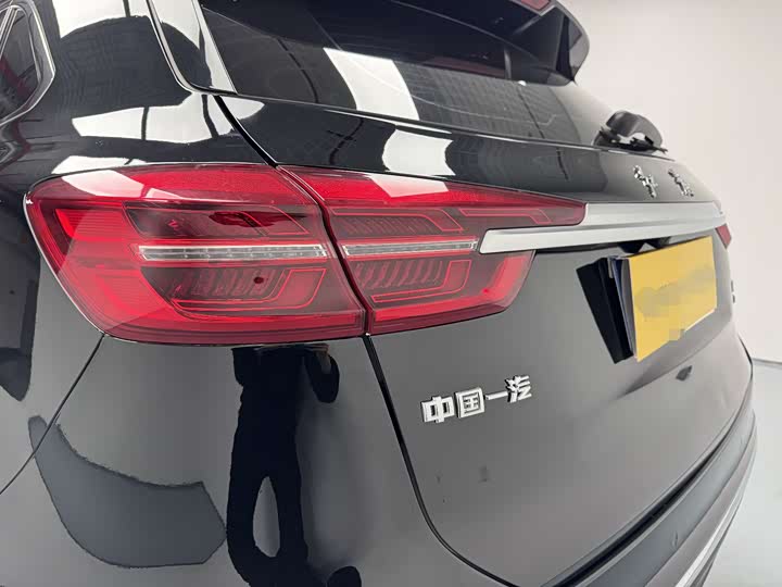 Фото 18 - Hongqi HS5