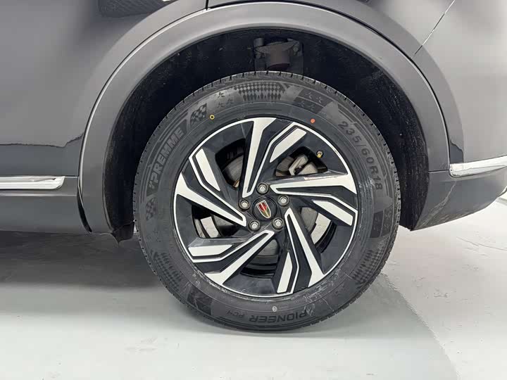 Фото 19 - Hongqi HS5