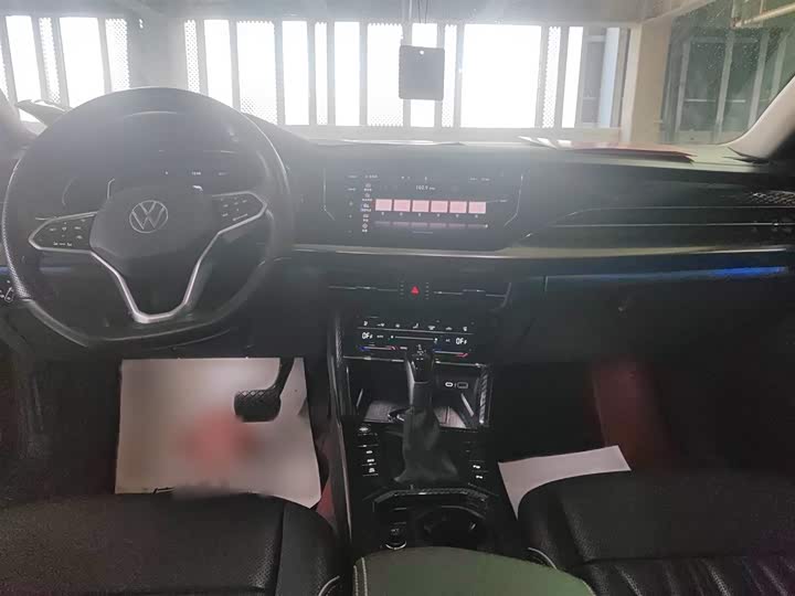 Фото 10 - Volkswagen Passat