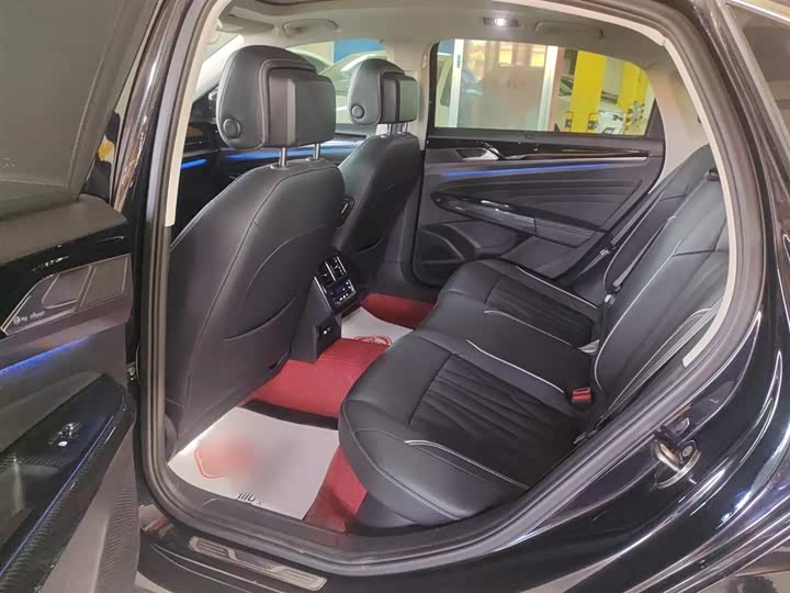 Фото 8 - Volkswagen Passat