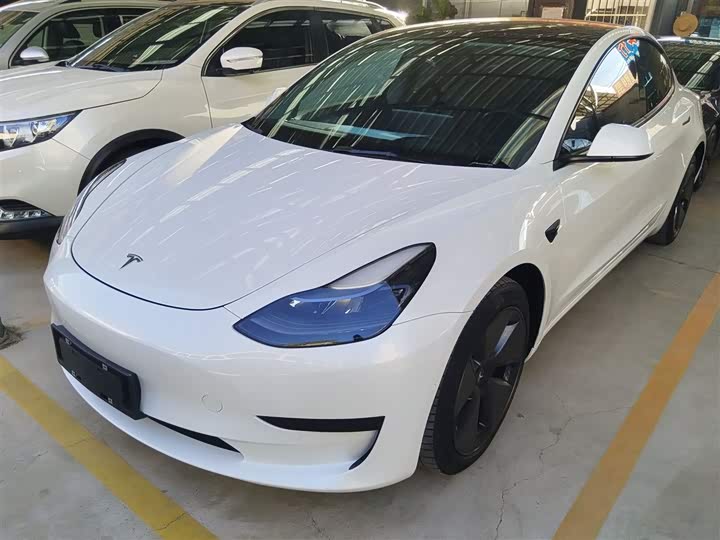 Фото 1 - Tesla Model 3