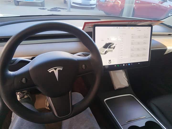 Фото 10 - Tesla Model 3