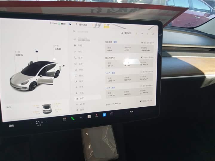 Фото 13 - Tesla Model 3