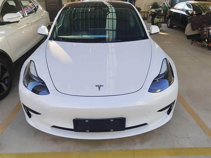 Фото 3 - Tesla Model 3