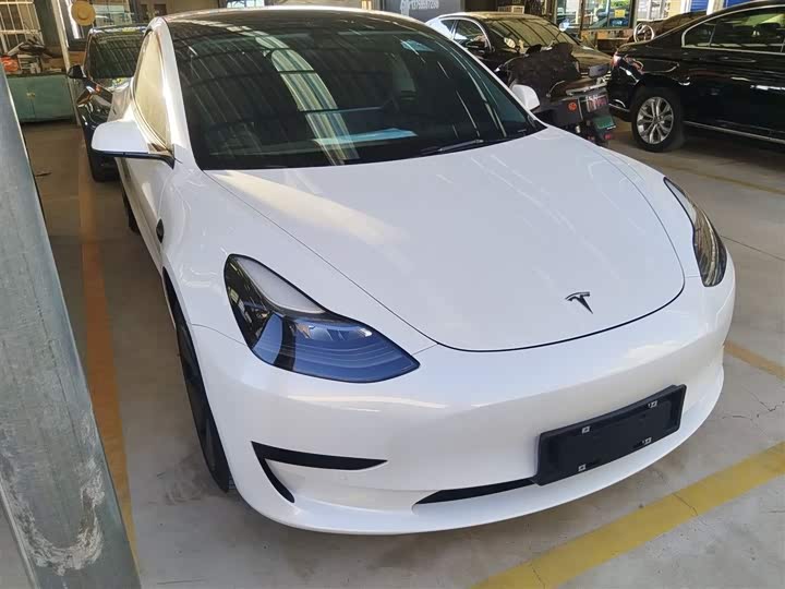 Фото 4 - Tesla Model 3