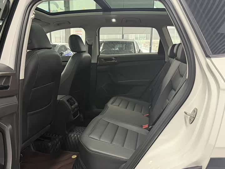 Фото 8 - Volkswagen Tharu