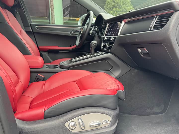 Фото 12 - Porsche Macan