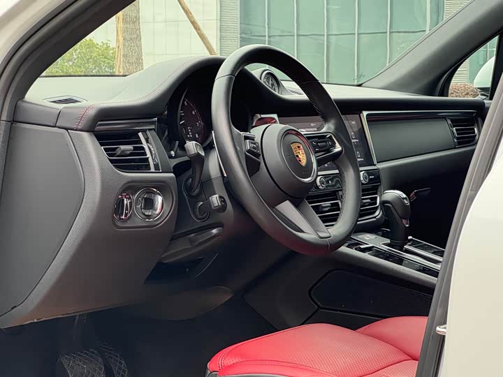 Фото 13 - Porsche Macan