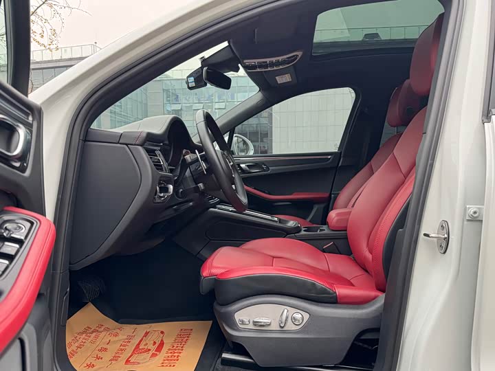 Фото 14 - Porsche Macan