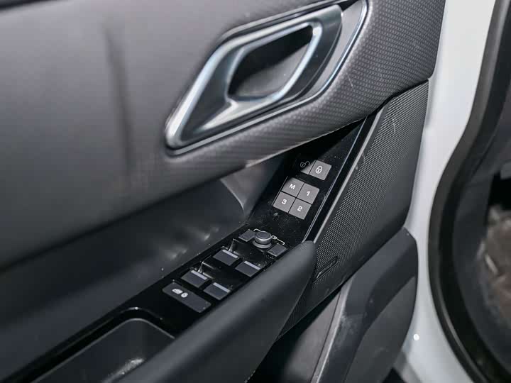 Фото 14 - Land Rover Range Rover Velar