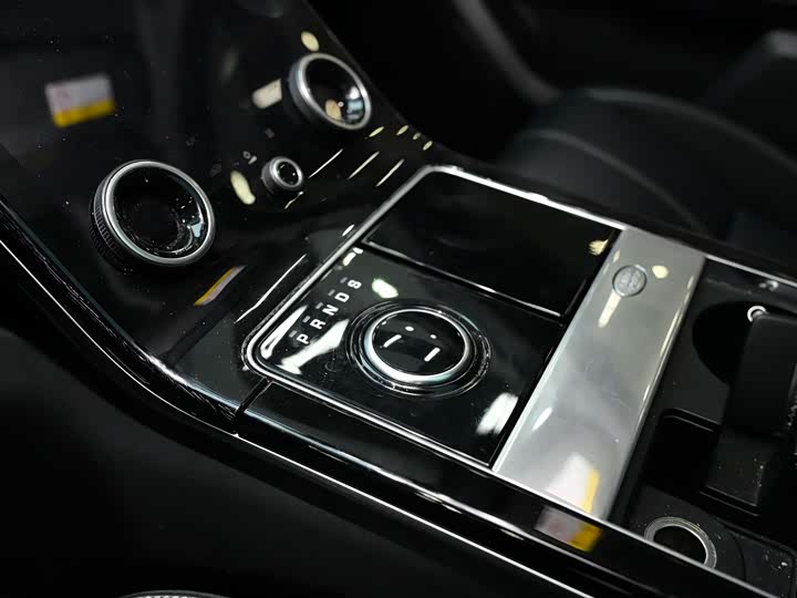 Фото 9 - Land Rover Range Rover Velar