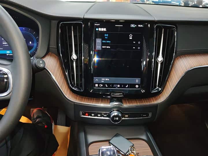 Фото 13 - Volvo XC60